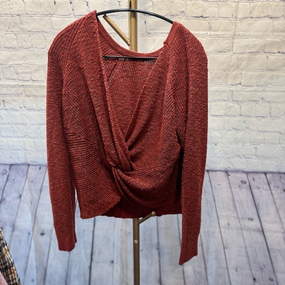 Aerie Rust Colored Twist back sweater size small